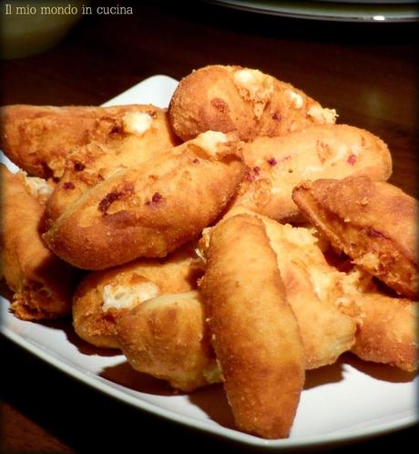 ZEPPOLINE di PATATE salate, con salamino, provolone e scamorza