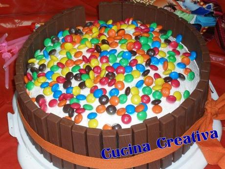 Torta  con Smarties e Kit Kat