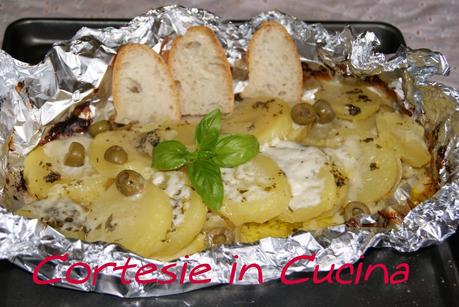 Patate al cartoccio con crescenza olive verdi e pesto al basilico