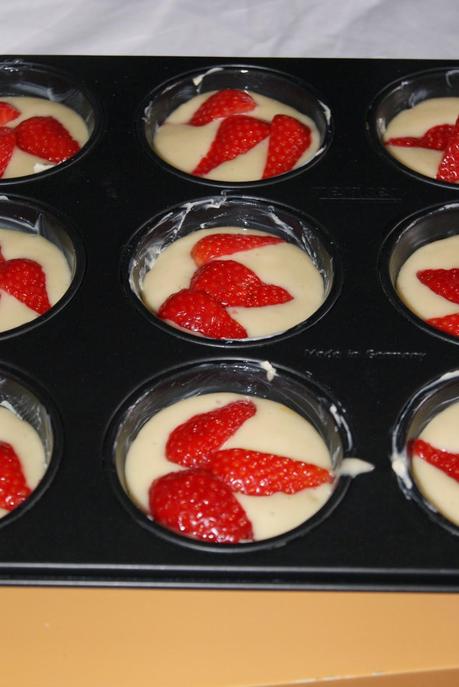 Muffin soffici con fragole e cocco