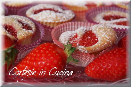 Muffin soffici con fragole e cocco