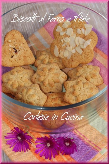 Biscottini con farina di farro e miele