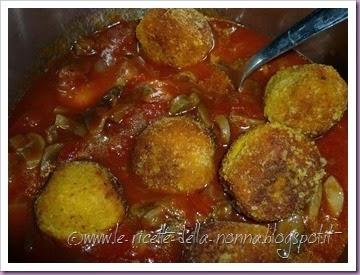 Polpette di zucca vegetariane al sugo di pomodoro e funghi (16)