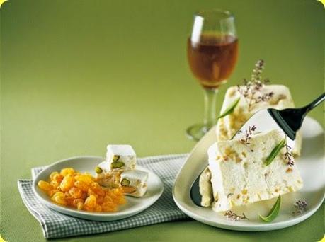 Gelato al torrone con uvette e vino