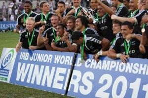 I Baby Blacks festeggiano la conquista degli IRB JWC 2011 dopo la vittoria in finale sull'Inghilterra allo stadio 