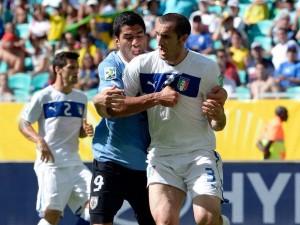 Il morso di Suarez a Chiellini, uno degli episodi più clamorosi del mondiale brasiliano