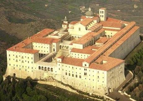 Il monastero nel Medioevo: centro di spiritualità e diffusione del sapere