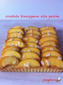 crostata alle pesche con frangipane alle mandorle