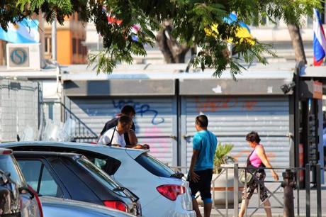 L'incubo di arrivare a Piazza dei Cinquecento. Tante foto di una turista schifata tra senza tetto, sporcizia, racket dei parcheggiatori e mille altre amenità