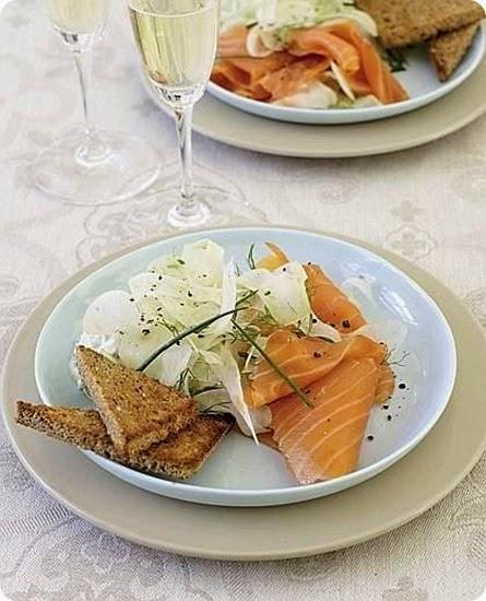 Salmone affumicato con lamelle di finocchio