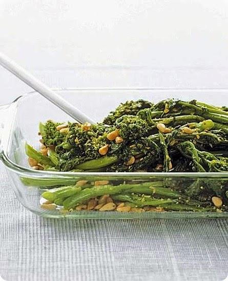 Cime di rapa con arachidi e pinoli