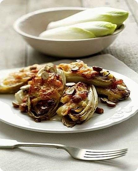 Cicoria belga al forno con pancetta e nocciole