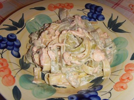 TAGLIATELLE CON PANNA E SALMONE FRESCO