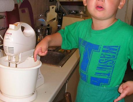 Jacopo in cucina, minihamburger e gelato al cioccolato