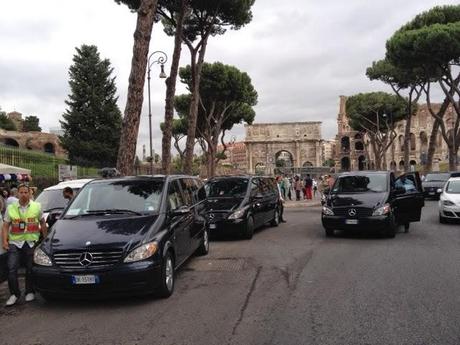 Capitolo Ncc di fuori Roma. Lo scempio dei van per i turisti sta assumendo proporzioni non più gestibili