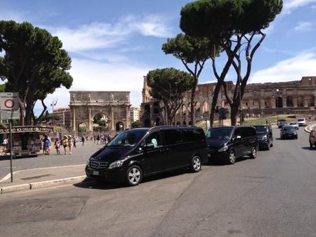 Capitolo Ncc di fuori Roma. Lo scempio dei van per i turisti sta assumendo proporzioni non più gestibili