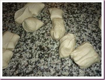 Calzoni ripieni con cipolla, scamorza e pomodoro (2)