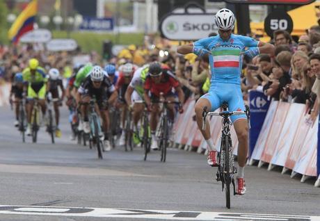 Tour de France 2014, il trionfo di Vincenzo Nibali Il Tour di Vincenzo Nibali parte subito col botto: lo Squalo vince la seconda tappa con arrivo a Sheffield (Inghilterra). Bettini