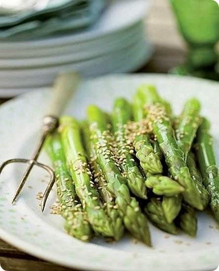 Asparagi con semi di sesamo