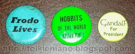 Hobbits of the World Unite, una spilla anni '60