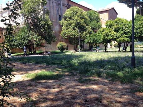 Aventino. Quella stranissima differenza tra il Giardino degli Aranci e il Giardino di Sant'Alessio. Perché?