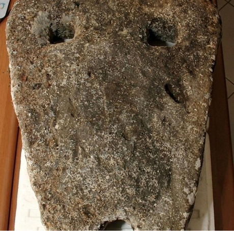 Ripescata in Sardegna un'ancora in pietra di 4000 anni fa