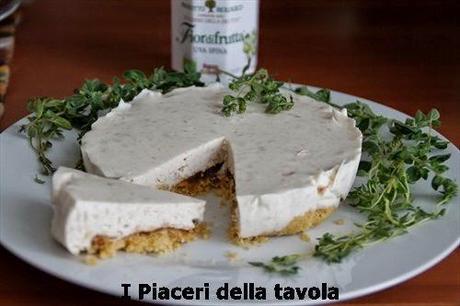 Cheesecake salata con uva spina.