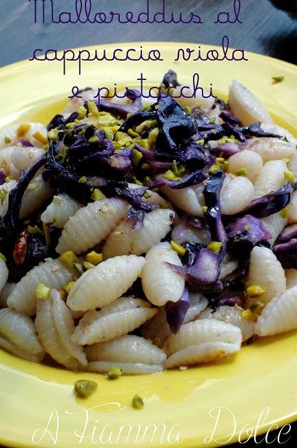 Gnocchetti al cappuccio viola e pistacchi