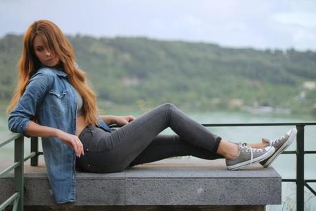 barbara valentina grimaldi fashion blogger_lovehandmade fashion blog_jeans shirt HM_sports bra nike_jeggings_shoes converse_meemaw bag