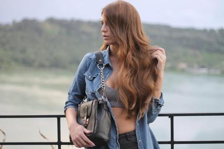 barbara valentina grimaldi fashion blogger_lovehandmade fashion blog_jeans shirt HM_sports bra nike_jeggings_shoes converse_meemaw bag