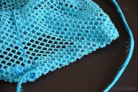 Tutorial: How to make DIY mesh drawstring bags for the beach or pool from old shirts