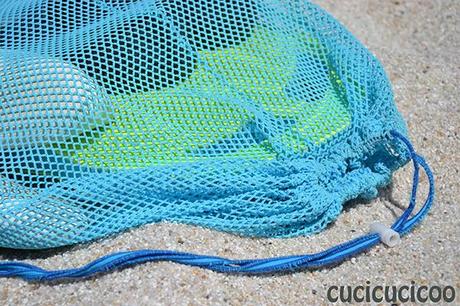 Tutorial: How to make DIY mesh drawstring bags for the beach or pool from old shirts