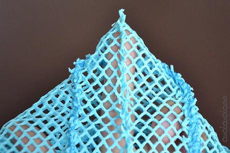 Tutorial: How to make DIY mesh drawstring bags for the beach or pool from old shirts