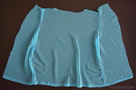 Tutorial: How to make DIY mesh drawstring bags for the beach or pool from old shirts