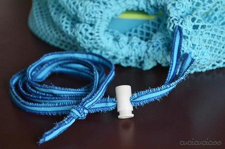 Tutorial: How to make DIY mesh drawstring bags for the beach or pool from old shirts