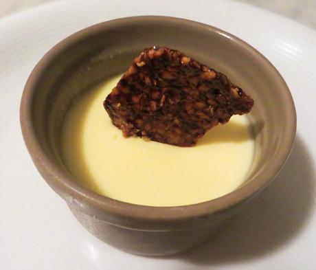 crema al limone con croccante di nocciole