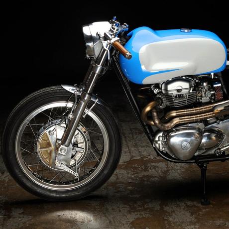 Kawasaki W650 by Revival Cycles