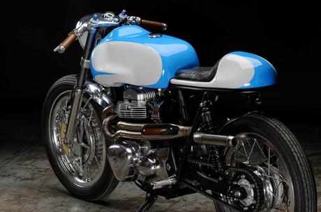 Kawasaki W650 by Revival Cycles