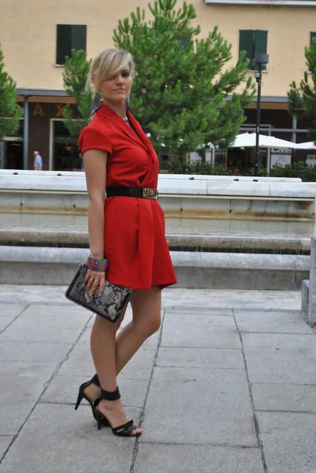 outfit abito rosso abito rosso con scollo a scialle cintura con placca rigida in metallo orecchini pietre blu collana pietre blu majique sandali con fascia in pelle alla caviglia fornarina borsa falabella stella mccartney outfit mariafelicia magno fashion blogger di colorblock by felym outfit agosto 2014 outfit estate 2014 outfit estivi red dress red rosso rouge fashion blogger italiane bionde smalto azzurro smalto giallo fashion bloggeer milano come abbinare un abito rosso abbinamenti abito rosso fblogger lookbook streetstyle #fblogger #lookbook #streetstyle bracciale desigual