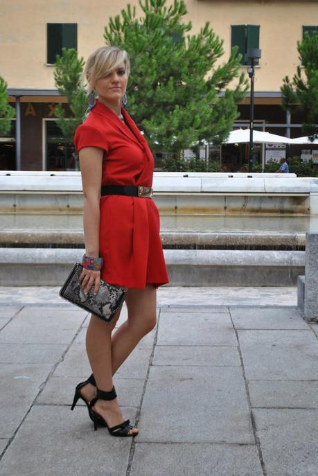 outfit abito rosso abito rosso con scollo a scialle cintura con placca rigida in metallo orecchini pietre blu collana pietre blu majique sandali con fascia in pelle alla caviglia fornarina borsa falabella stella mccartney outfit mariafelicia magno fashion blogger di colorblock by felym outfit agosto 2014 outfit estate 2014 outfit estivi red dress red rosso rouge fashion blogger italiane bionde smalto azzurro smalto giallo fashion bloggeer milano come abbinare un abito rosso abbinamenti abito rosso fblogger lookbook streetstyle #fblogger #lookbook #streetstyle bracciale desigual