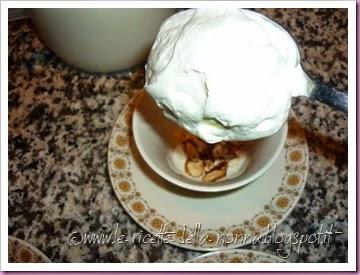 Dolce con panna, mascarpone e croccante di mandorle (13)