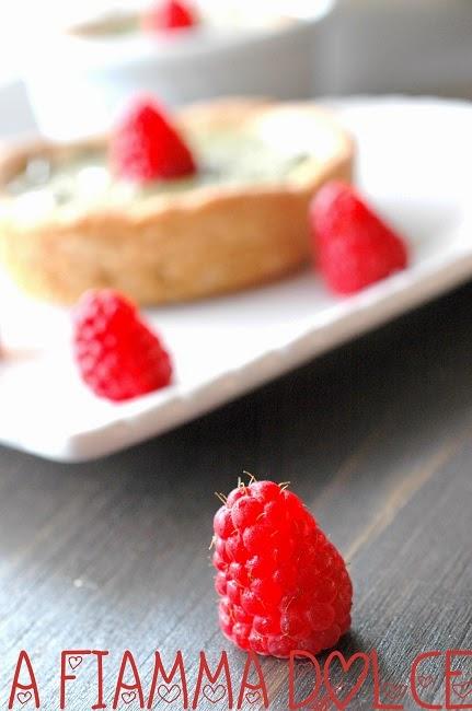 Crostatine lamponi e crema di pistacchi