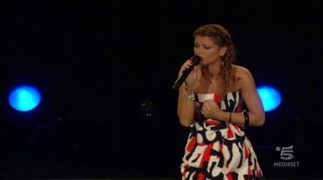 ALESSANDRA AMOROSO: CONCERTO “ALL STARS” A VERONA IN TV (30/07/2014) …. MA NESSUNA  “IMPENNATA” ALL’ AUDITEL