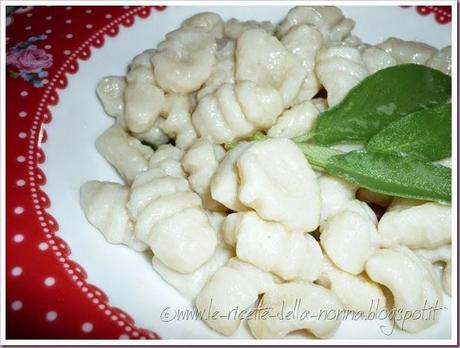 Gnocchi di ricotta burro e salvia (12)