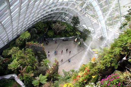 Giardino verticale in una megaserra dei Gardens by the Bay di Singapore. Foto di Marco Restelli