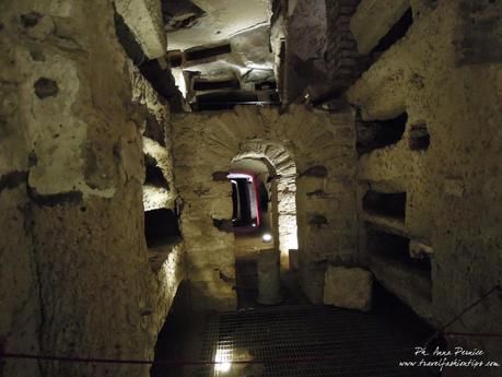 Degustazione in notturna alle catacombe di San Gennaro con Yelp