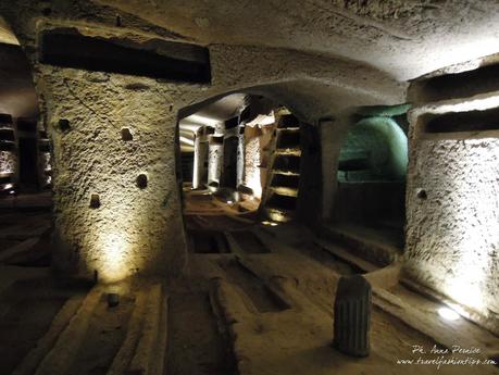 Degustazione in notturna alle catacombe di San Gennaro con Yelp