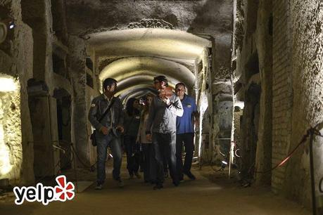 Degustazione in notturna alle catacombe di San Gennaro con Yelp