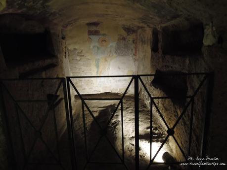 Degustazione in notturna alle catacombe di San Gennaro con Yelp