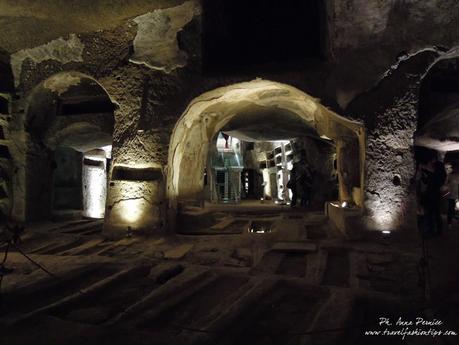 Degustazione in notturna alle catacombe di San Gennaro con Yelp